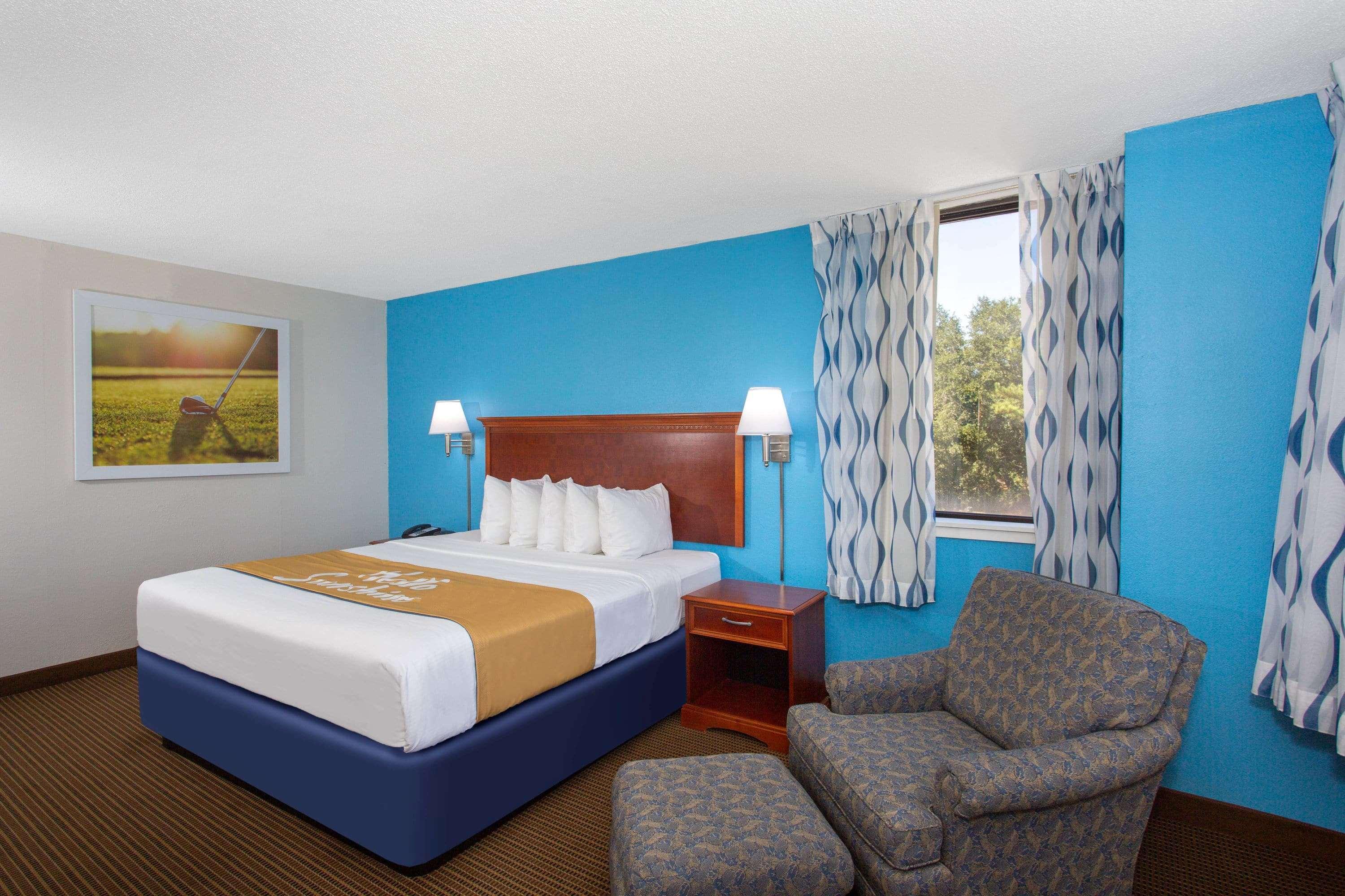 Days Inn & Suites By Wyndham Tallahassee Conf Center I-10 Exterior photo