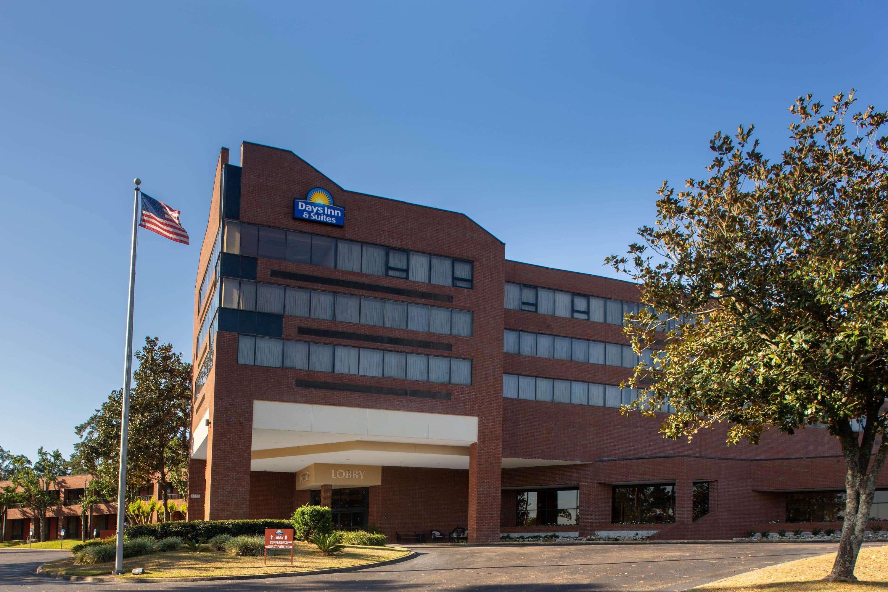 Days Inn & Suites By Wyndham Tallahassee Conf Center I-10 Exterior photo