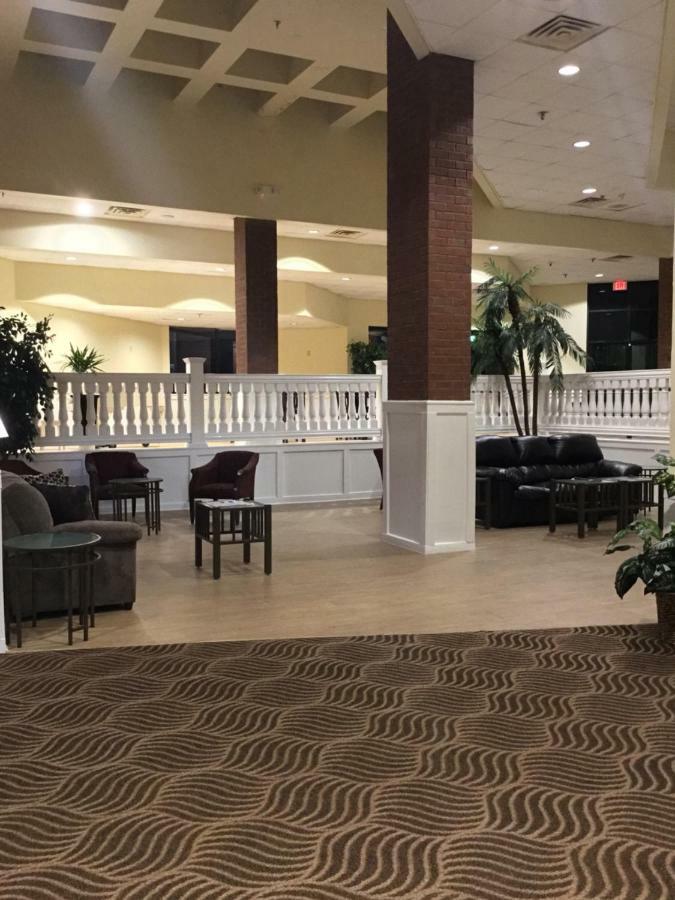 Days Inn & Suites By Wyndham Tallahassee Conf Center I-10 Exterior photo